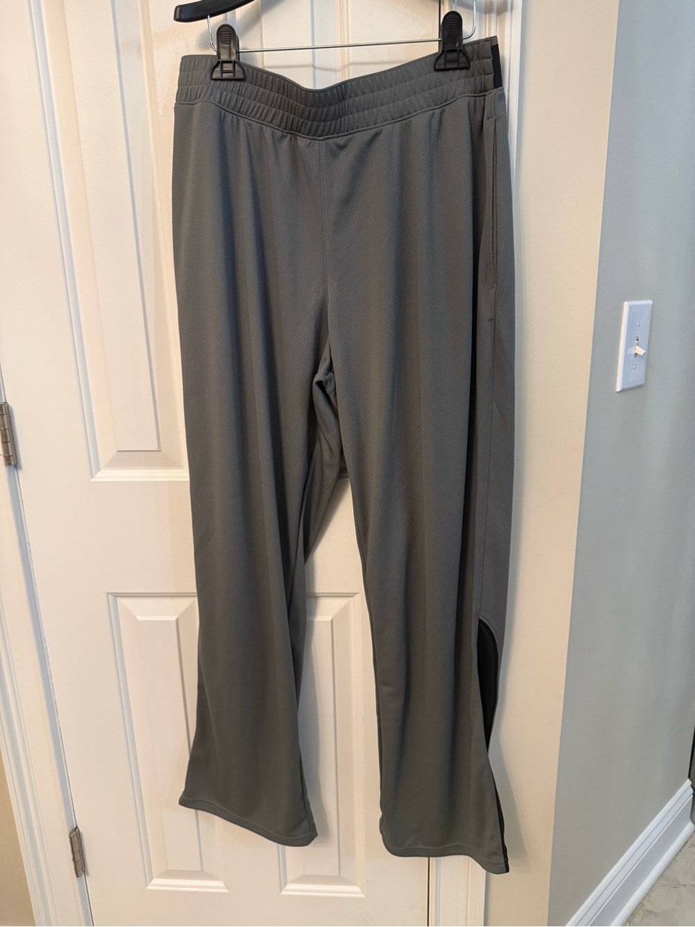 NWT Under Armour Gray And Black Active Pull-On Pants